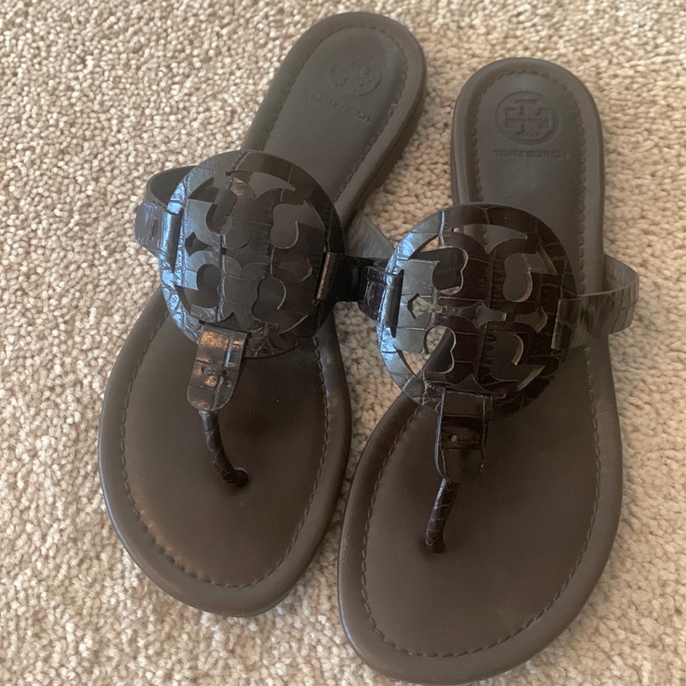 TORY BURCH Miller Croc Embossed Sandal 7.5